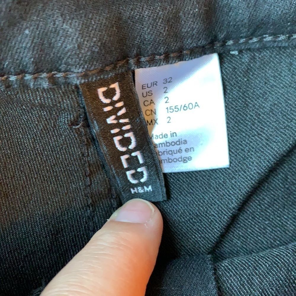 H&M Divided Black Denim Jean Shorts Size 2 - Picture 3 of 6